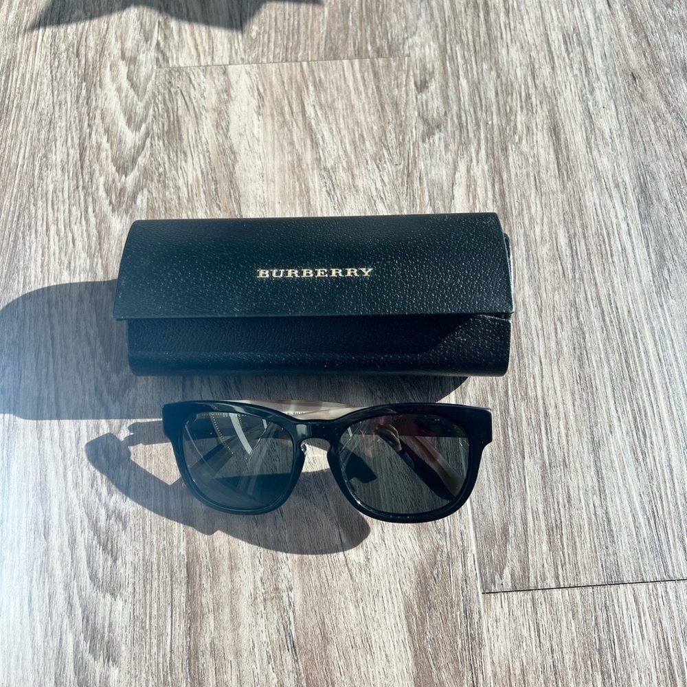 Burbarry Sunglasses - Picture 3 of 6